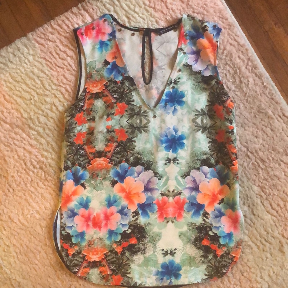 Floral print. V neck . Zara top